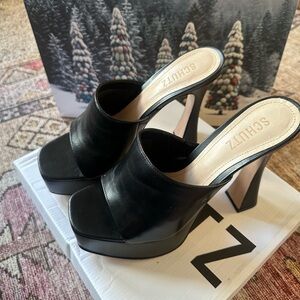 NIB NWT Schutz Haila Black Leather Platform Heel Sandals 🖤